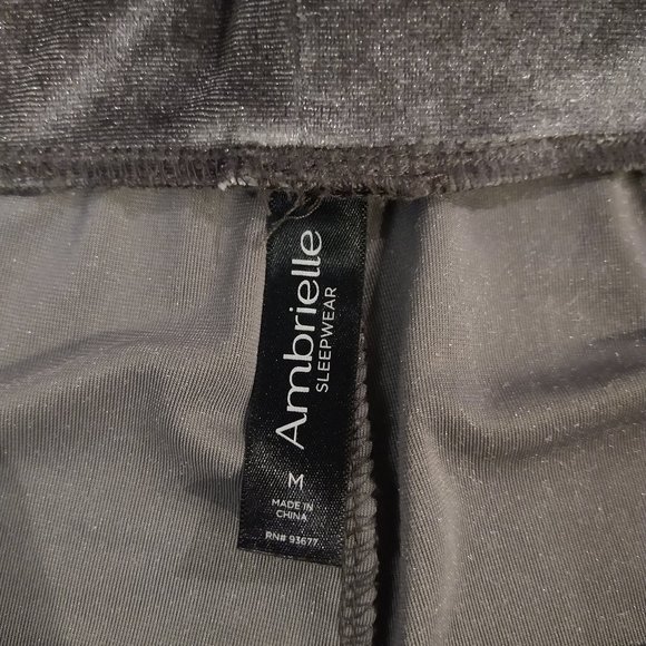 Ambrielle Velvet pajama pants - Picture 3 of 5